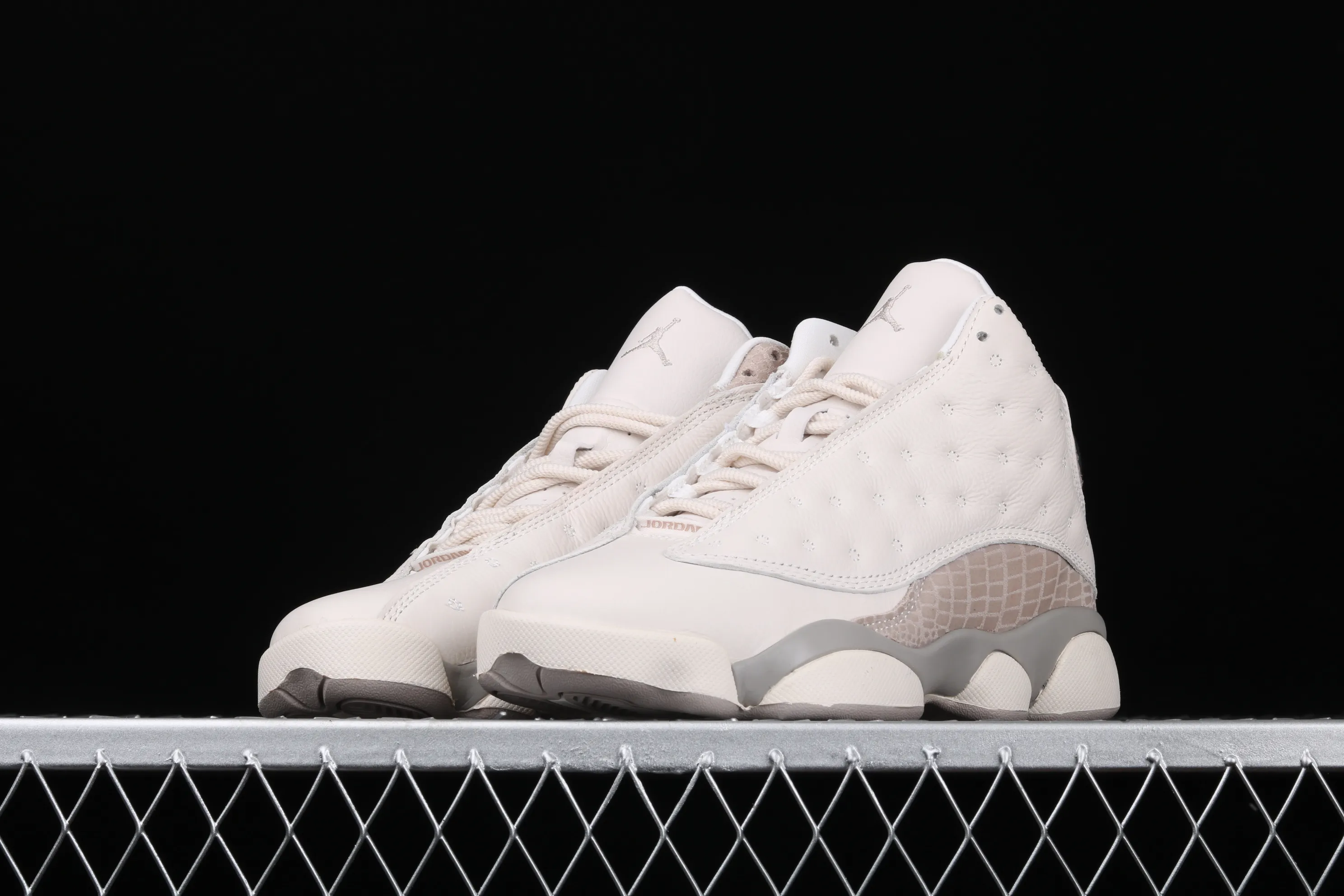 All Categories Air Jordan Jordan Series Basketball Shoes Air Jordan 13 Air Jordan 13 Phantom AJ13 Joe 13 Gray and White Earl Basketball Shoes Real Head Layer Real Cat Eyes AQ1757-004